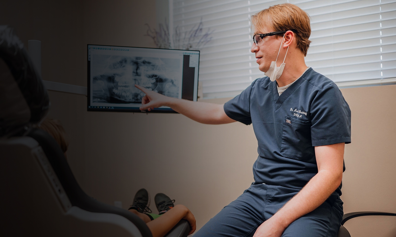 dentist showing patient a screen